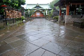 雨上がりの寺社も趣があります