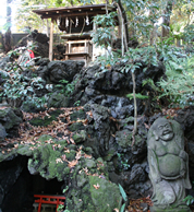 境内の小さな稲荷神社
